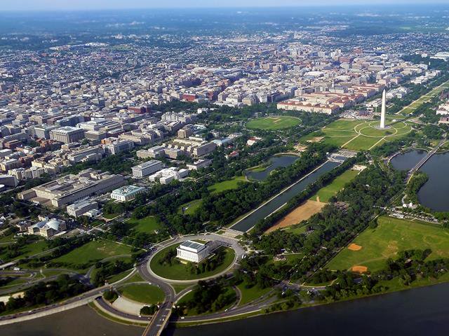 Aerial_View_of_the_National_Mall_vPaulTechLLC_640