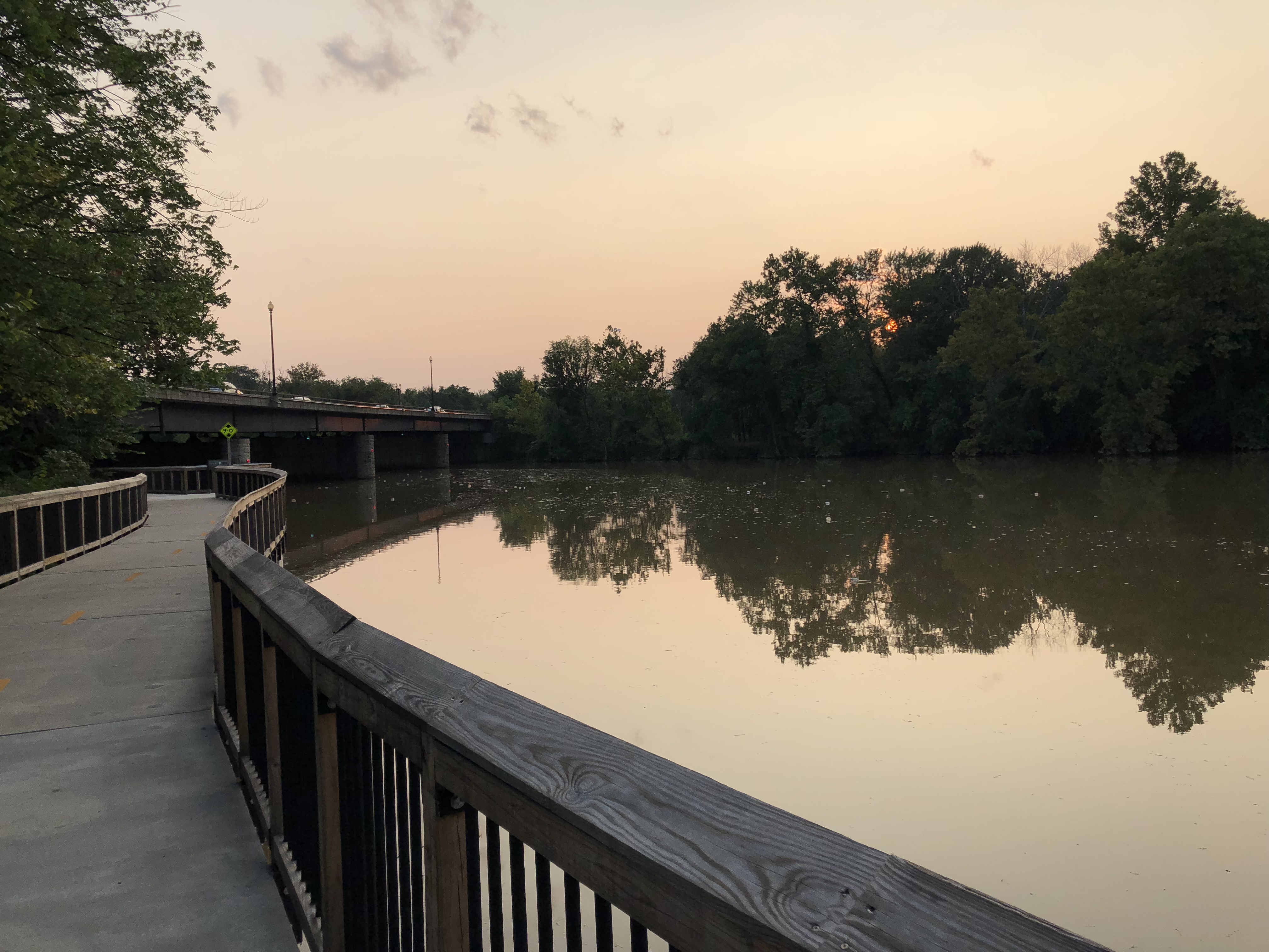 Anacostia_and_walkway