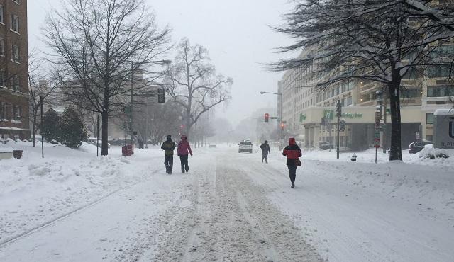 Walking in Rhode Island Avenue 