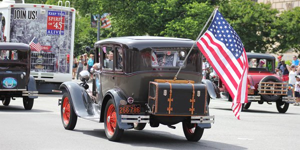 MemDayTraffic.Cover.OldCar.cropped600