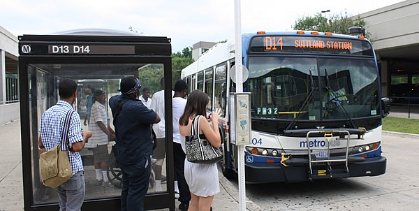 CarFreeDay2016_BusStop_Flickr-ElvertBarnes_cropped600