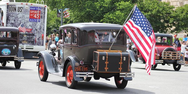 MemDayTraffic.Cover.OldCar.cropped600