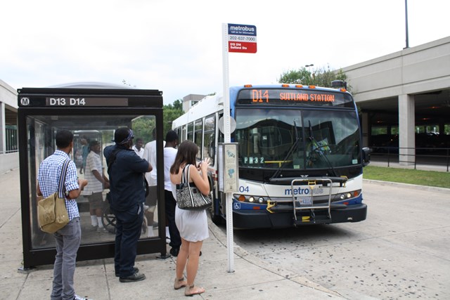 Metrobus_and_people_-_Elvert_Barnes