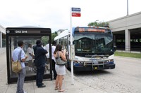 Metrobus_and_people_-_Elvert_Barnes