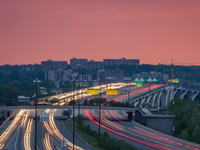 Woodrow_Wilson_bridge_with_evening_traffic