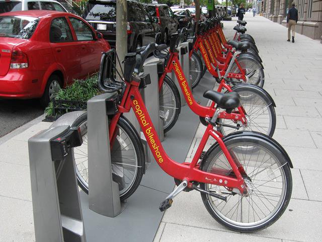 L Street NW bike share Washington, DC