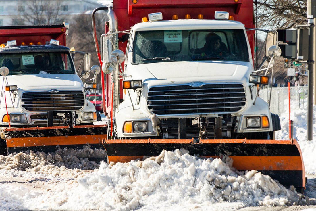 Snow_Plows_on_Pennsylvania_Avenue_Steven_Green_Flickr