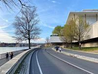 Runners and cyclists at Kennedy Center